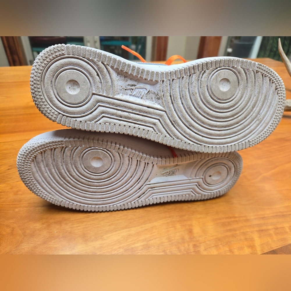 Nike Air youth White and Orange Sneakers. Y5.5 - Picture 5 of 15